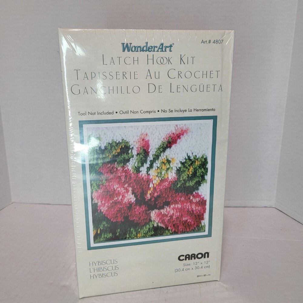 WonderArt Needlepoint Elizabethan Floral Hibiscus Polka Dots Wool Tapestry Kit